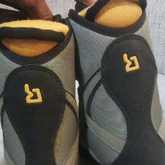 Used BURTON SKI BOOTS Boys Snowboard Boots - Picture 13 of 13